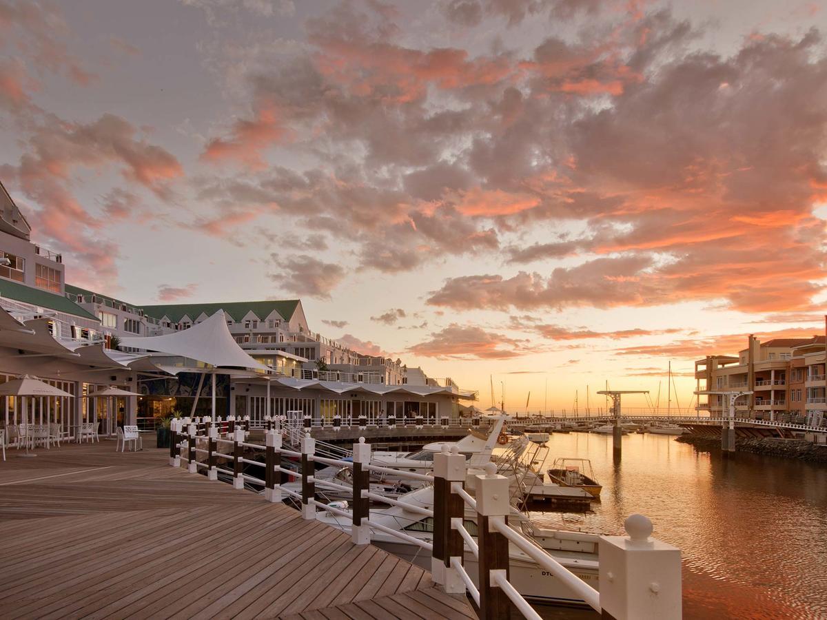 Krystal Beach Hotel Gordons Bay Exterior photo
