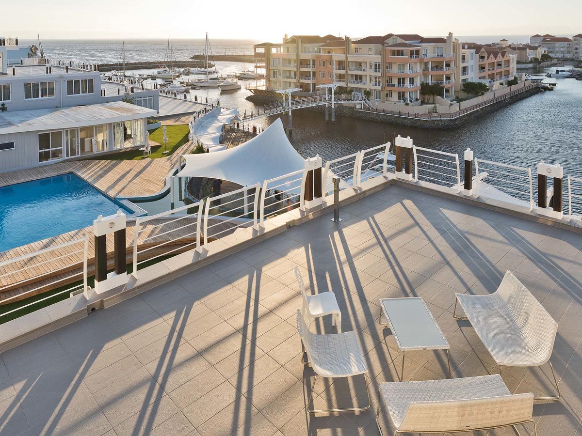 Krystal Beach Hotel Gordons Bay Exterior photo