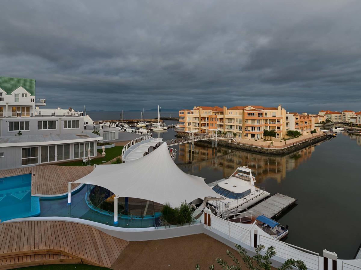 Krystal Beach Hotel Gordons Bay Exterior photo